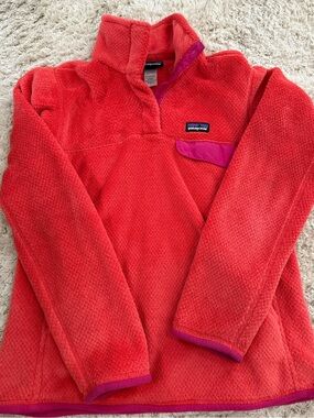 Patagonia coral fleece pullover with magenta trim